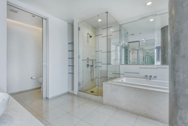 Building Photo - Veer Towers 602W-Strip and CityCenter Views form this Stunning 2Bd/2Ba Residence