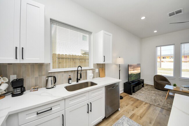 Building Photo - 3907 Maggie St