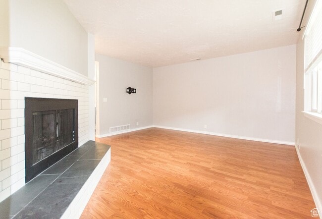 Building Photo - Beautiful Townhome in Excellent Holladay Location!