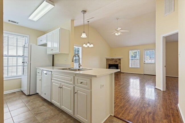 Building Photo - 422 Northrop Pl