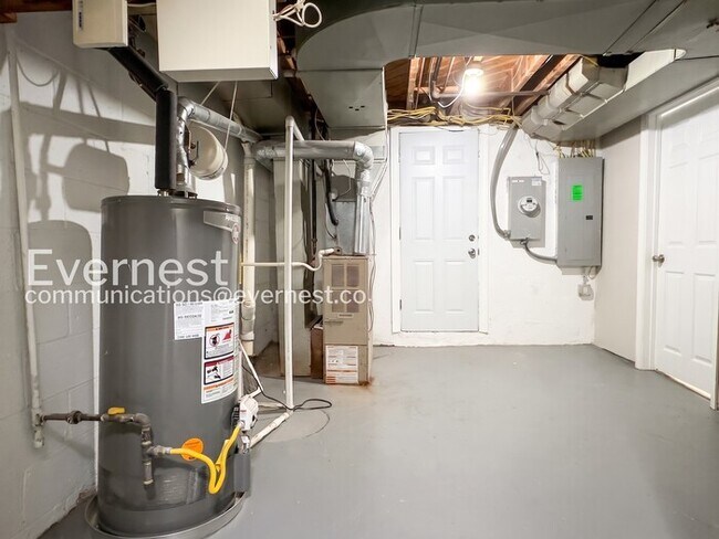 Building Photo - 1408 Cedarcroft Rd