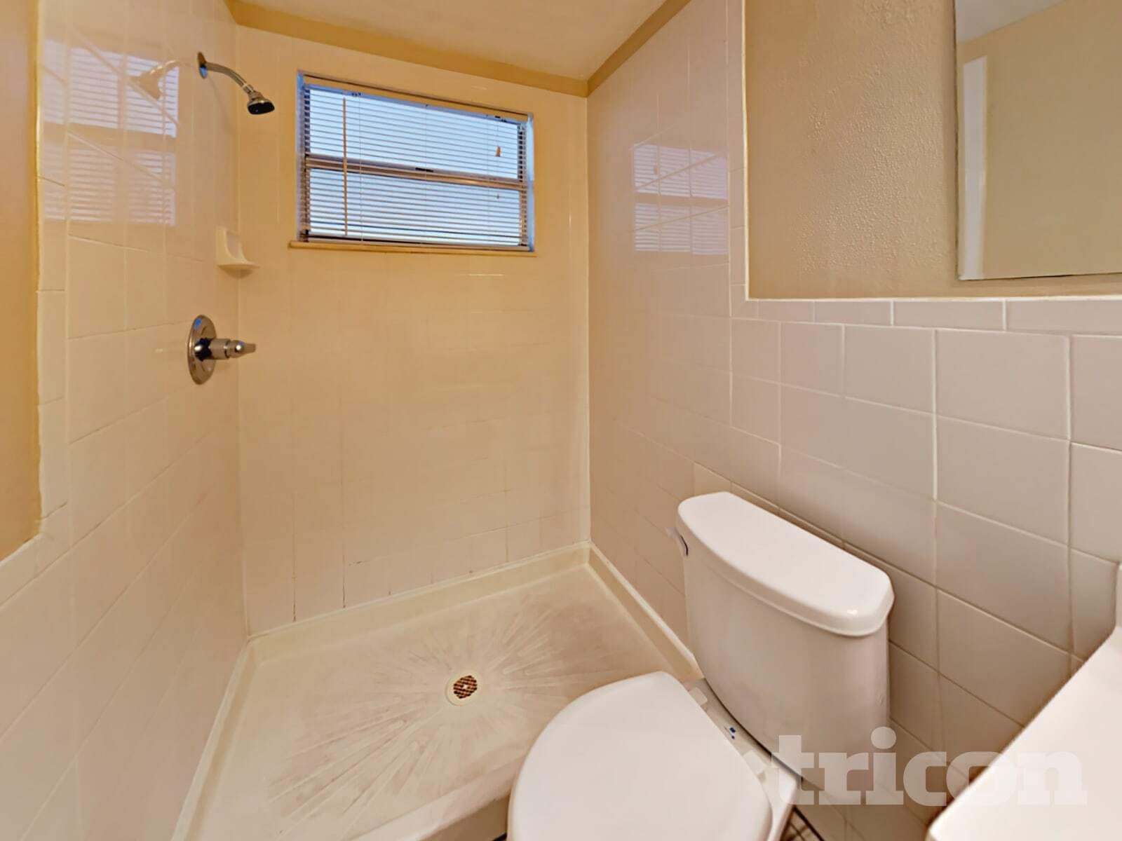 Building Photo - 3327 Seffner Dr