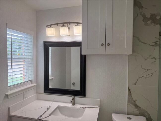 Building Photo - 6525 Renwick Dr