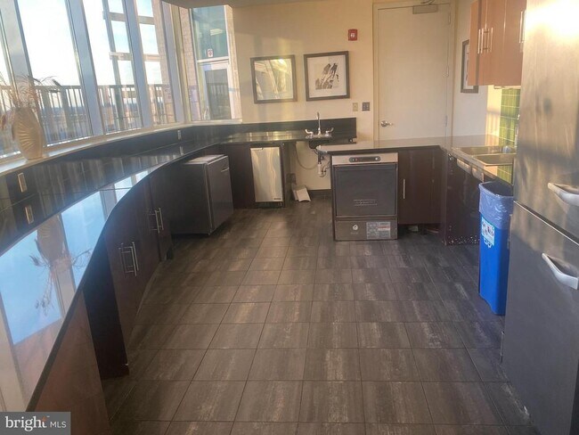 Building Photo - 5750 Bou Ave