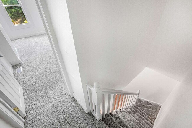 Building Photo - SECTION 8 WELCOME!