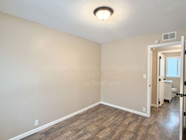 Building Photo - 1902 S Franklin Ave