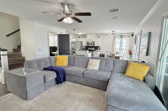 Building Photo - AVAILABLE NOW! (Small Pets Preferred) | $500 RENT CREDIT