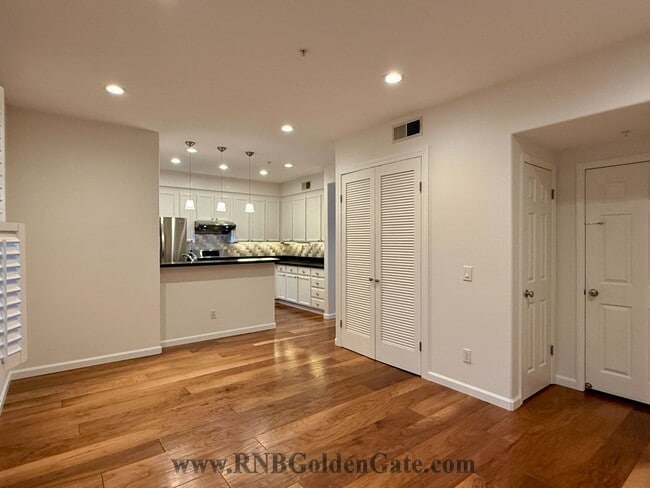 Building Photo - Gorgeous 3 bedroom, 2 and a half bathroom townhome in Hamilton Field for rent!