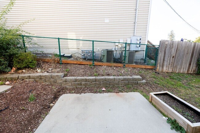 Building Photo - 326 S Thierman Rd