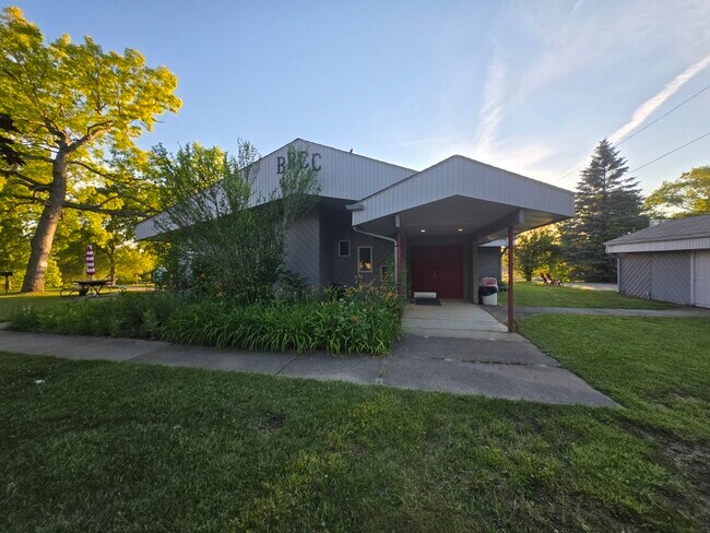 Building Photo - 1125 S Long Lake Blvd