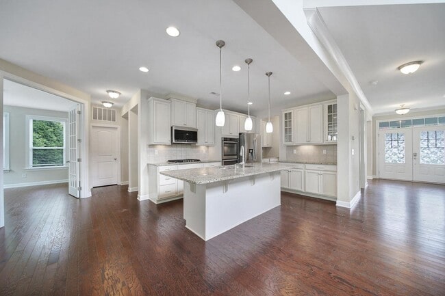 Building Photo - Gorgeous 4 Bed 3.5 Bath Home with Basement...
