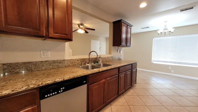 Building Photo - Popular Escondido Single Story 3 Bedroom Home!