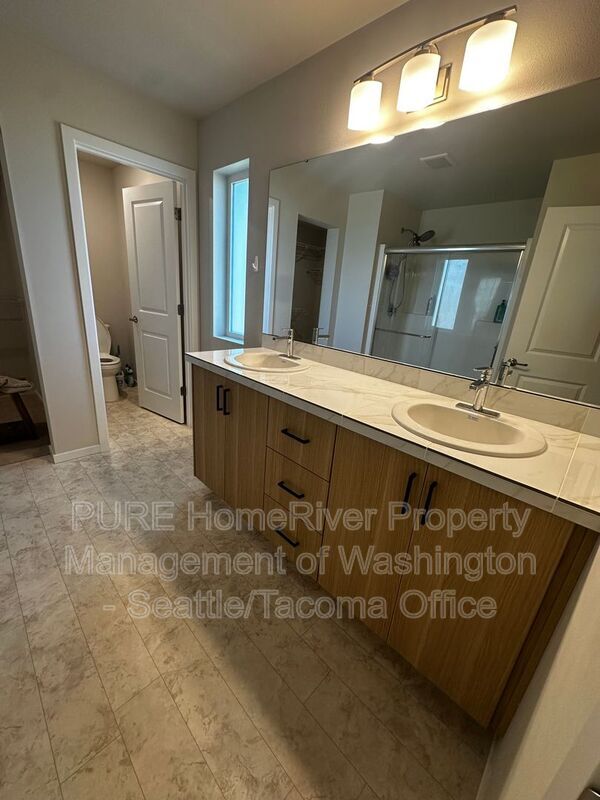Building Photo - 18201 35th Ave Ct E