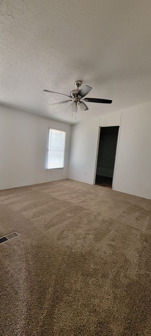 Building Photo - Ready to Move in