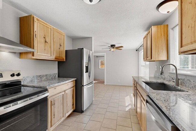 Building Photo - NE 3 bedroom 1 bath 1348/sf