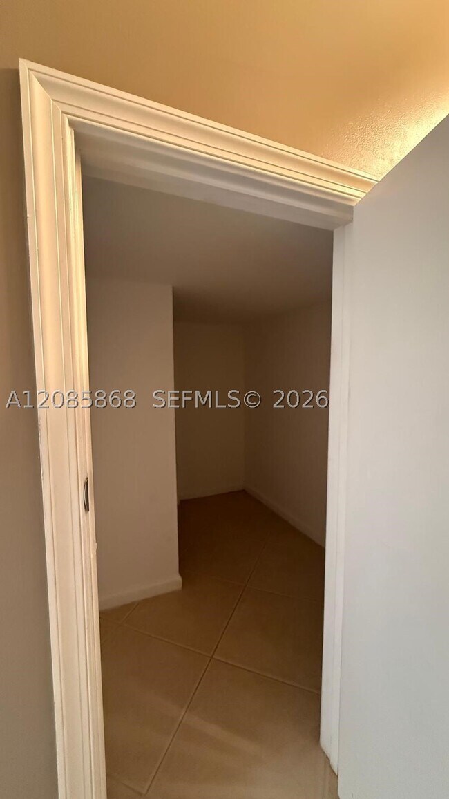 Building Photo - 4735 SW 164th Ave