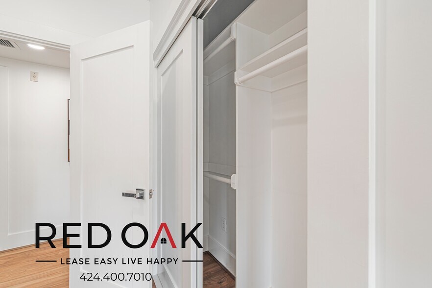 Building Photo - 6533 Hollywood Blvd