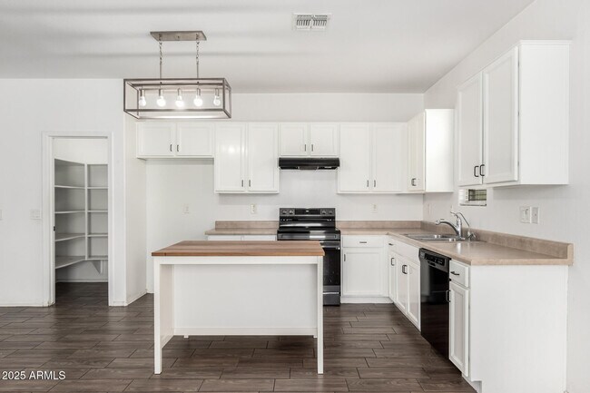 Building Photo - 10250 W Townley Ave