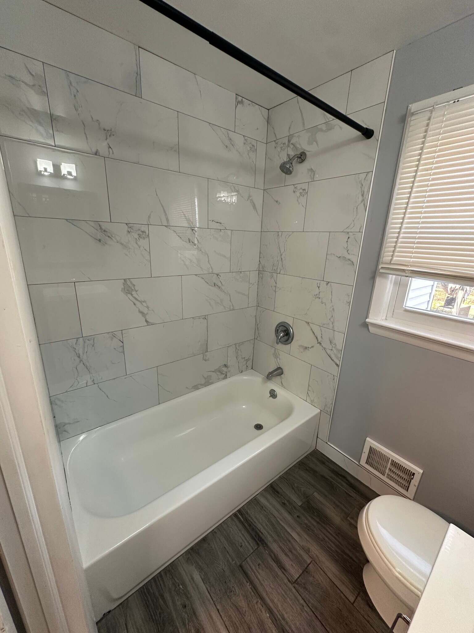 Building Photo - 565 Hunter Ave