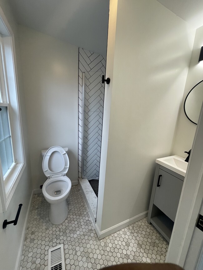 2nd floor Bed suite 1 bathroom - 805 S 17th St