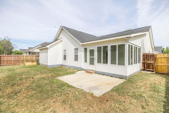 Building Photo - 205 Wembley Dr