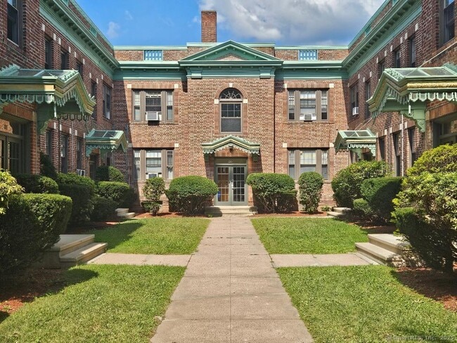 Building Photo - 211 Fountain St