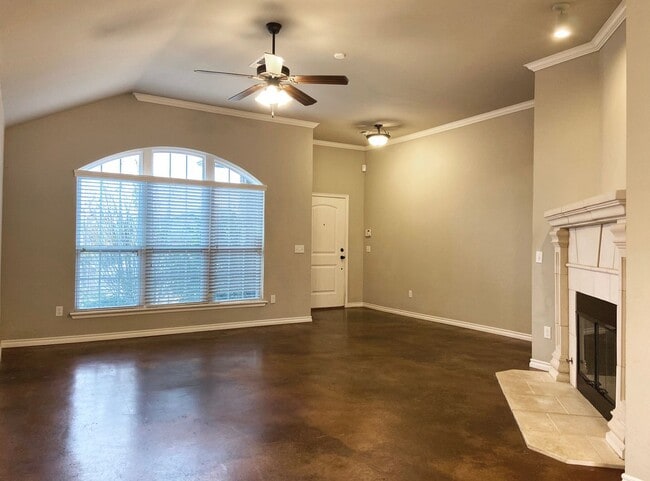 Building Photo - First Month Free! Great Location!