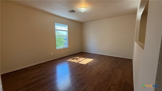 Building Photo - 2400 Price Dr