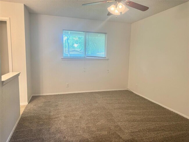 Building Photo - 9602 Chukar Cir