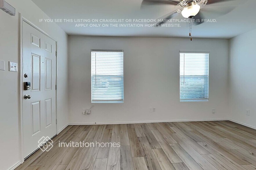 Building Photo - 3220 Crestone Dr