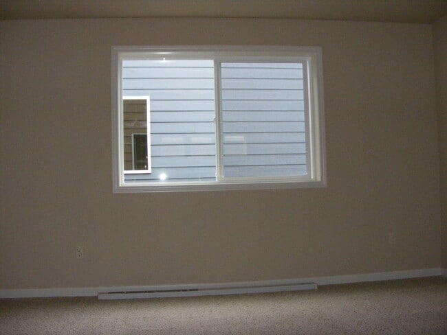 Building Photo - 4 bedroom plus a den in Puyallup