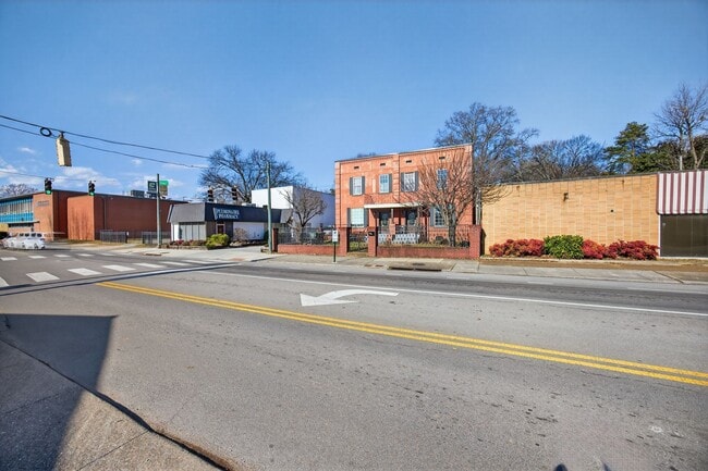 Building Photo - 823 McCallie Ave
