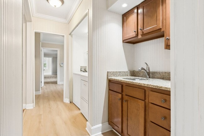 Building Photo - Water Views, Hampton, 3 bed 2.5 bath Ready Now!