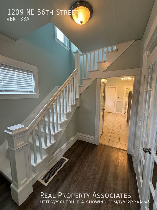 Building Photo - 1209 NE 56th St