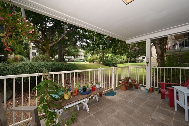 Building Photo - Beautiful 2-bed, 2-bath condo in Seattle f...
