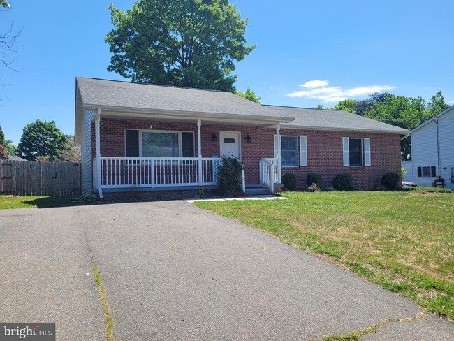 Building Photo - 111 Windcrest Cir
