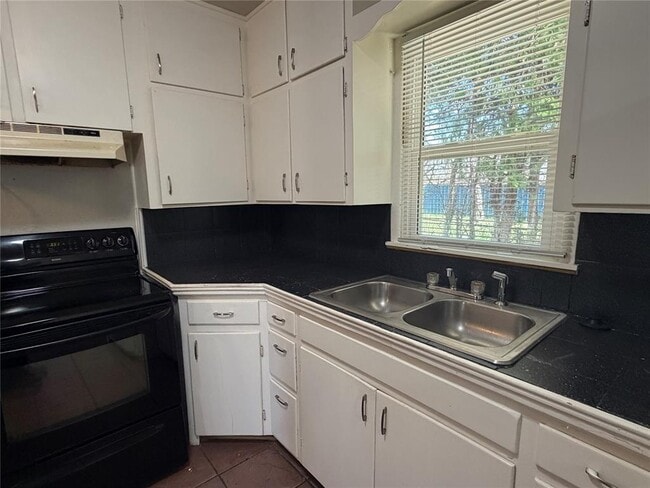 Building Photo - 3929 NW 32nd St