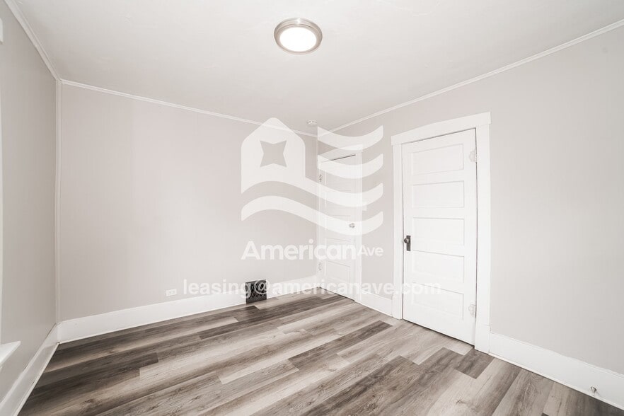 Building Photo - 707 E Republic St