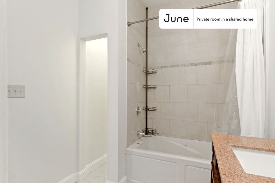 Building Photo - Room in Shared 4 bed/2 bath home in Roxbury