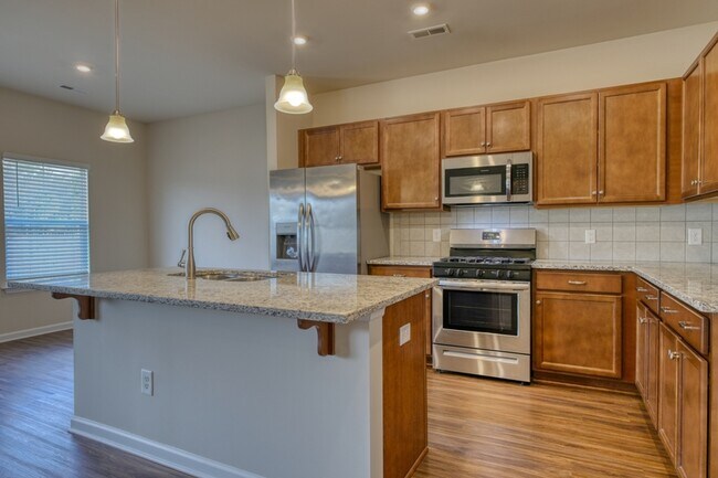 Building Photo - 13918 Brooks Dr