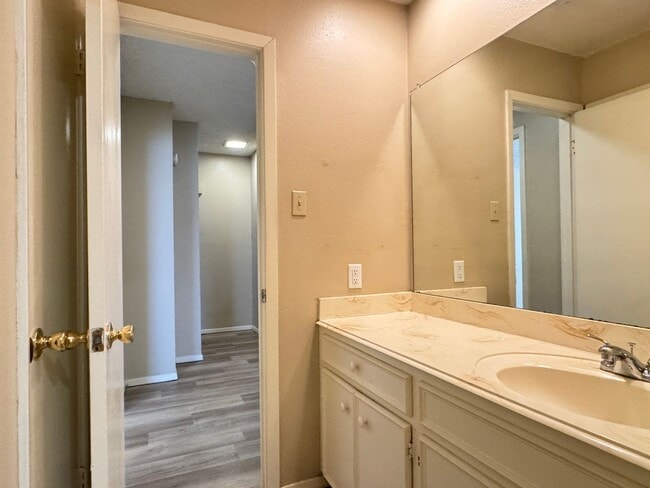 Building Photo - 4217 Aberdeen Dr