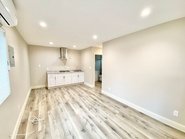 Primary Photo - Charming 1-Bedroom, 1-Bathroom ADU in a Prime Location – 795 1/2 42nd St