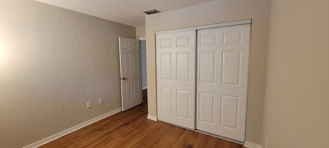 Building Photo - Charming 3/3 Condo