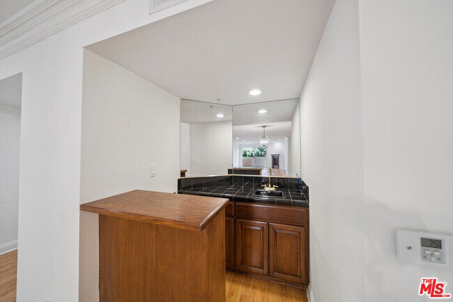 Building Photo - 1508 Greenfield Ave