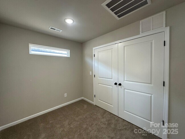 Building Photo - 9050 Stoney Waters Ct