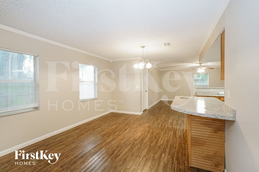 Building Photo - 812 W Sligh Ave