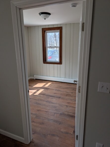 Building Photo - 429 Tolland Turnpike