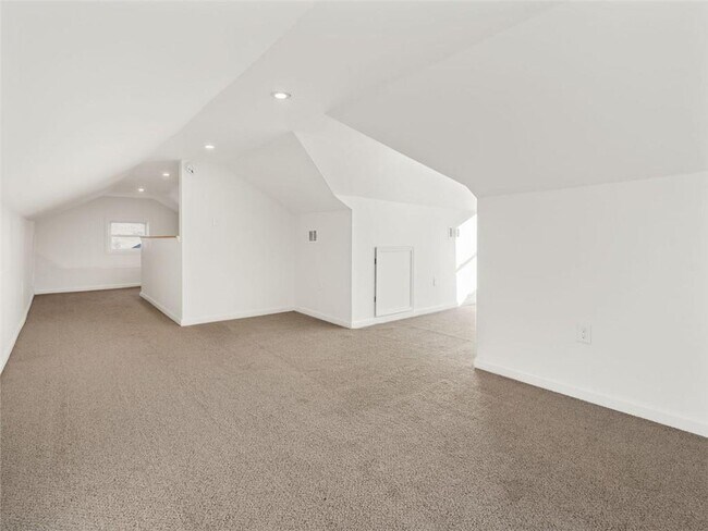 Building Photo - 3452 Beech Dr