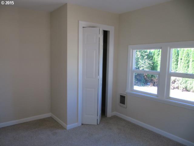 Building Photo - 350 N Maple St