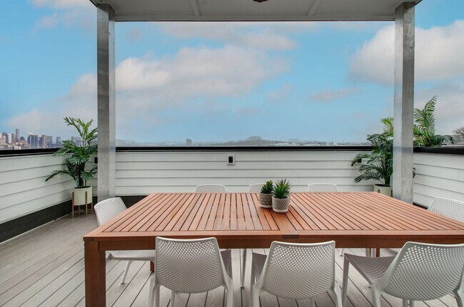 Building Photo - 2807 Delaware Ave